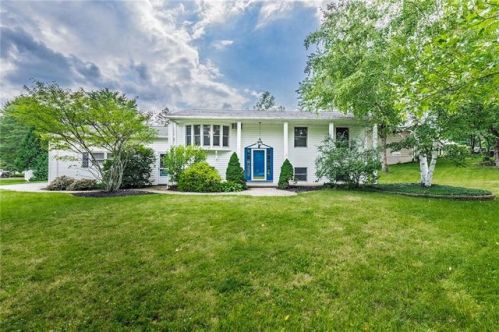 19 Parkland Dr, Fairport, NY 14450-2611