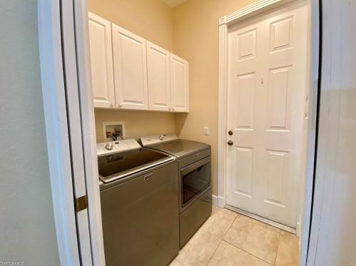 360 Mallory Ct, Naples, FL 34110-7042
