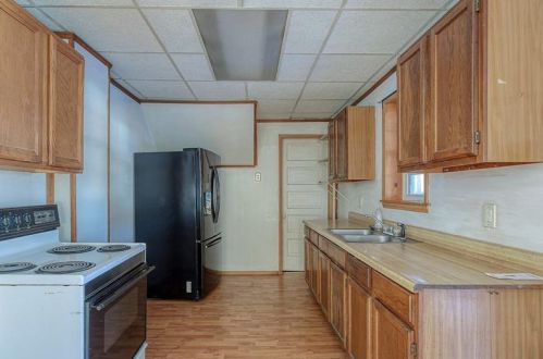232 2nd St, Slickville, PA 15684-1032
