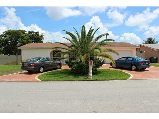 8661 Lexington Dr, Hollywood FL  33025-2542 exterior