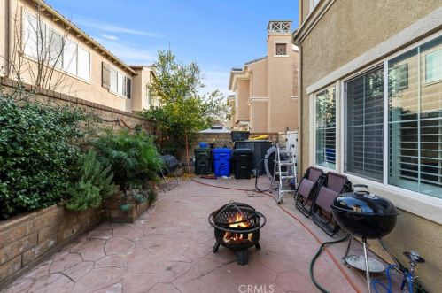 23860 Toscana Dr, Santa Clarita CA  91354-3015 exterior