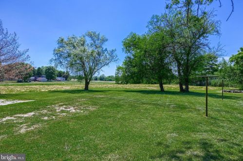 1504 Carlisle Pike, Hanover PA 17331-8820 exterior