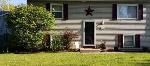 1655 32nd Ave, Hobart, IN 46342-1259