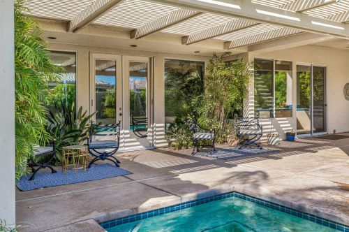 2 King Edward Ct, Rancho Mirage CA  92270-1621 exterior