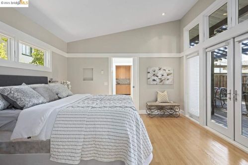 4221 Gln Ave, Oakland CA 94611-4349 exterior