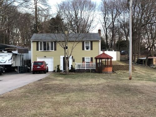 25 Advent St, North Kingstown, RI 02852-4201