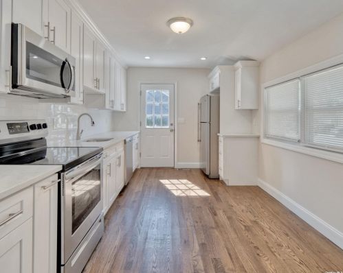 77 Andrews Ave, Wheatley Heights NY  11798-1833 exterior