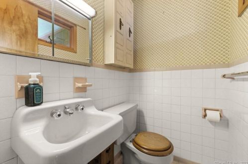 54 Greenfield Rd, Milford CT  06460-6331 exterior