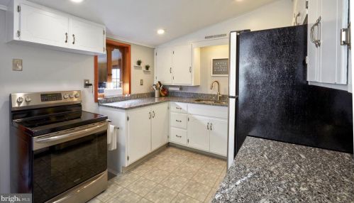 125 Slack Ave, Trenton NJ  08648-4303 exterior