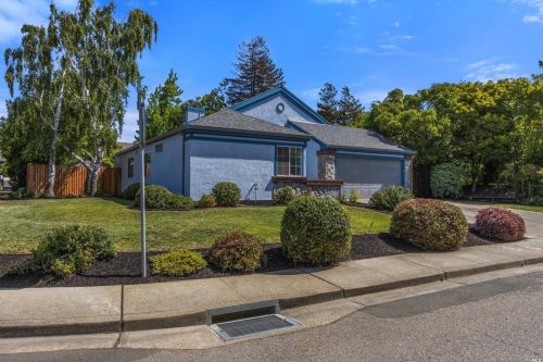 599 Daffodil Dr, Benicia, CA 94510-3828