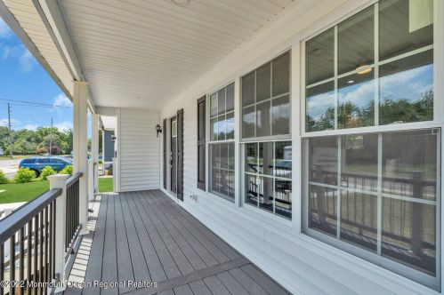 308 Mantoloking Rd, Bricktown, NJ 08723-5747