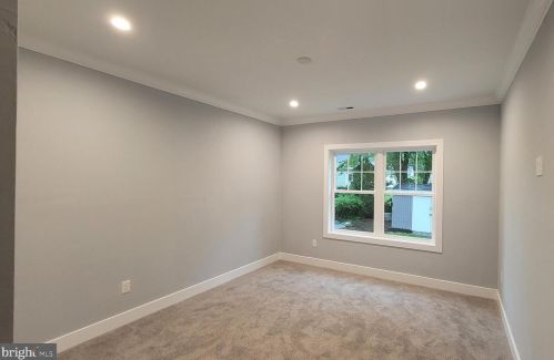 6912 Westlawn Dr, Falls Church VA  22042-2653 exterior