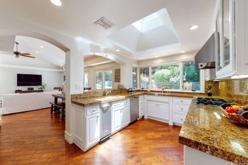 22926 Wrencrest Dr, Calabasas CA  91302-1866 exterior