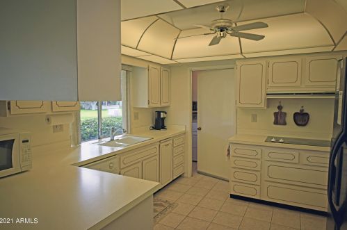 9821 Burns Dr, Sun City, AZ 85351-1440