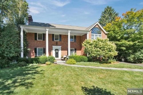 197 Ackerman Ave, Ho Ho Kus, NJ 07423-1004