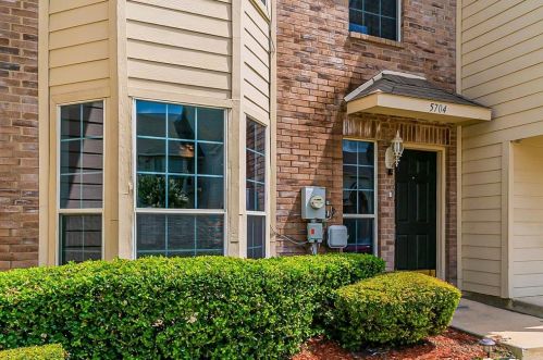5704 Giddyup Ln, Fort Worth, TX 76179-7353