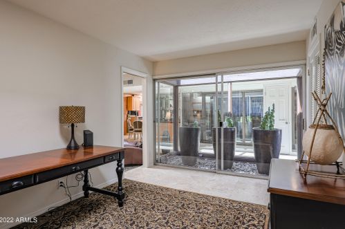 1029 Cactus Wren Dr, Phoenix AZ 85051-8187 exterior