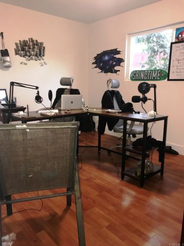 4265 Lochlomond St, San Diego CA 92111-3628 exterior