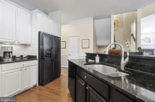 9012 Virginia Ter, Lorton VA  22079-3251 exterior