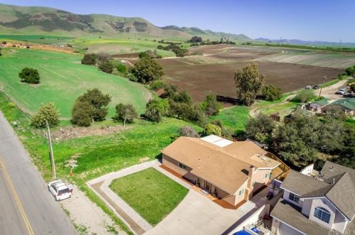 248 Tefft St, Nipomo CA  93444-9701 exterior