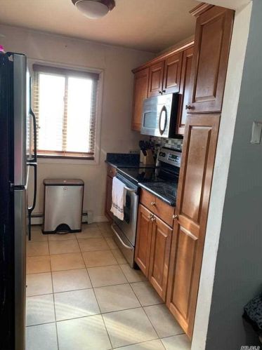2423 Union Blvd, Islip Manor, NY 11751-3111