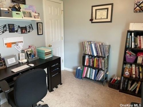 190 31 St, North Lindenhurst NY 11757-3216 exterior