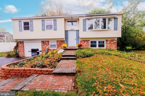 223 Meadow Dr, Yardley PA  19067-1311 exterior