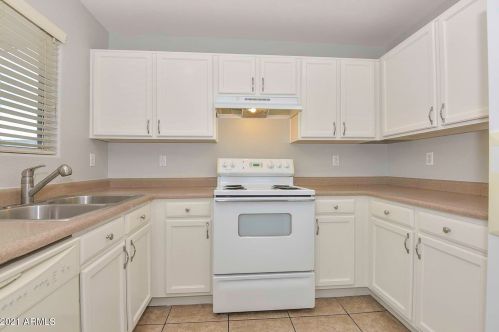 3035 Covey Ln, Phoenix, AZ 85027-2362