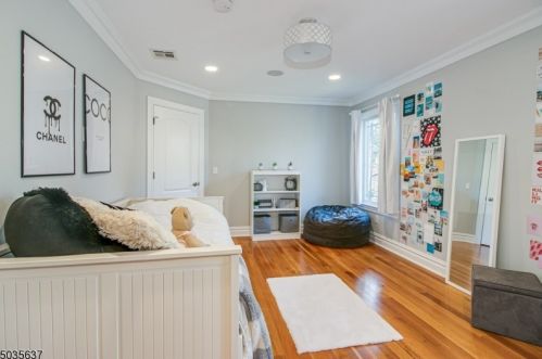 1 Mueller Pl, Warren NJ  07059-5703 exterior