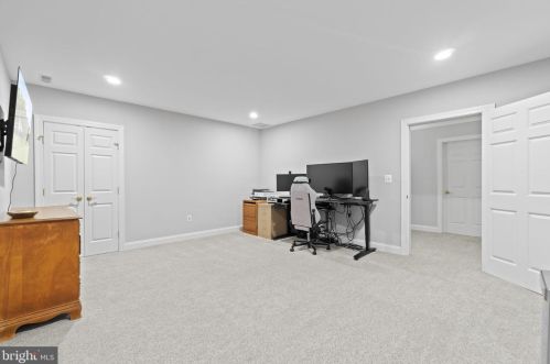 17621 Stonegait Ct, Round Hill VA  20141-2264 exterior