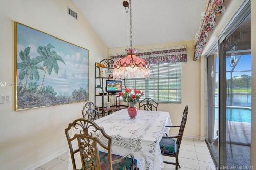 920 203rd Ave, Hollywood FL  33029-3439 exterior