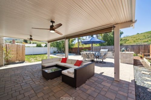 857 Crosby Ave, Simi Valley CA  93065-5012 exterior