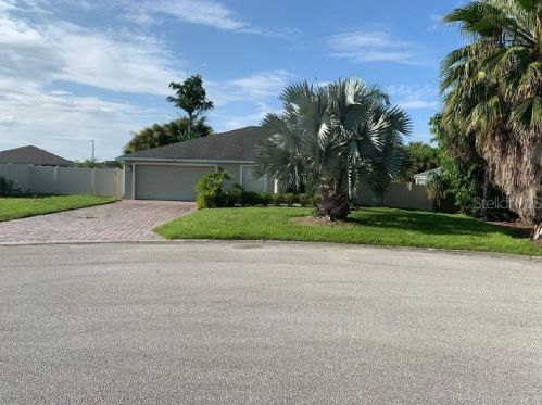 100 Majestic Gardens Ct, Winter Haven, FL 33880-5725