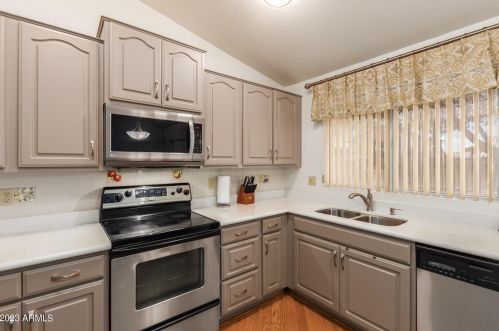 11924 67 Dr, Peoria AZ 85383-7104 exterior