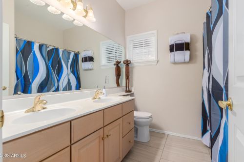 1833 Willow Tree Ct, Gilbert AZ  85234-4933 exterior