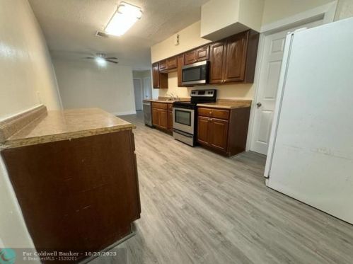 6817 10th St, Hollywood FL  33023-1632 exterior