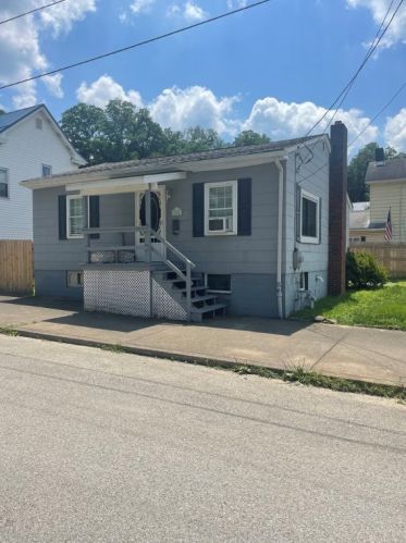 121 Peach St, South Connellsville, PA 15425-3342