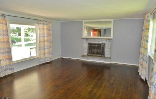 4 Woodfield Dr, Whippany, NJ