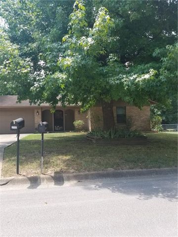 2733 Dove Dr, Fayetteville, AR 72704-5602