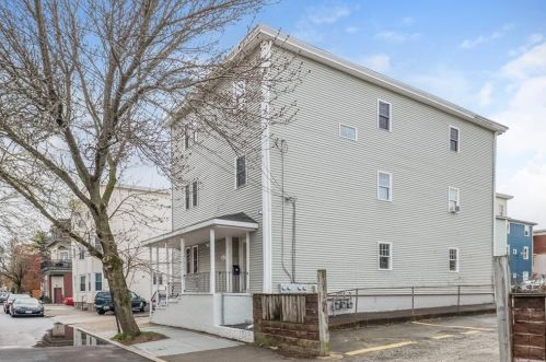 136 Almy St, Providence, RI 02909-1505
