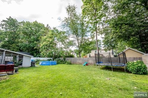 397 Pleasant Ave, N Milford NJ  07646-1222 exterior