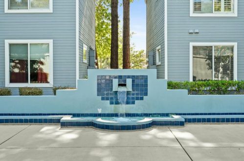 858 Boardwalk Pl, Redwood City CA  94065-1806 exterior