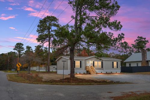 172 Dawsey Dr, Bonneau, SC 29431-8673