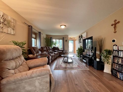 2713 Eagles Ct, West Bend, WI 53095-7836
