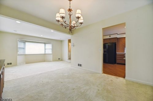 2 Green Ct, Cranford NJ  07016-2906 exterior