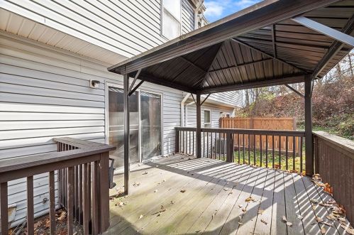 2502 Timberglen Dr, Imperial PA  15126-9282 exterior