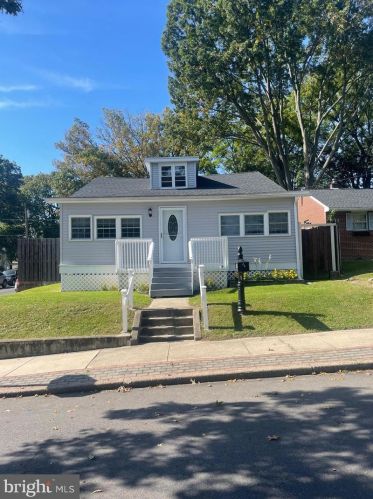 101 Legion Ave, Yardley PA  19067-1125 exterior