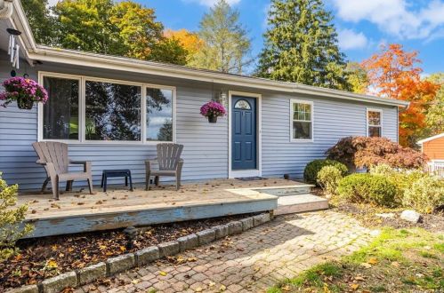 16 Hilltop Dr, Mahopac, NY 10541-2816