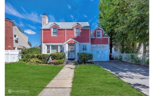 62 Raymond Ave, Roosevelt, NY 11575-1041