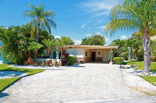 16007 4th St, Saint Petersburg, FL 33708-1636